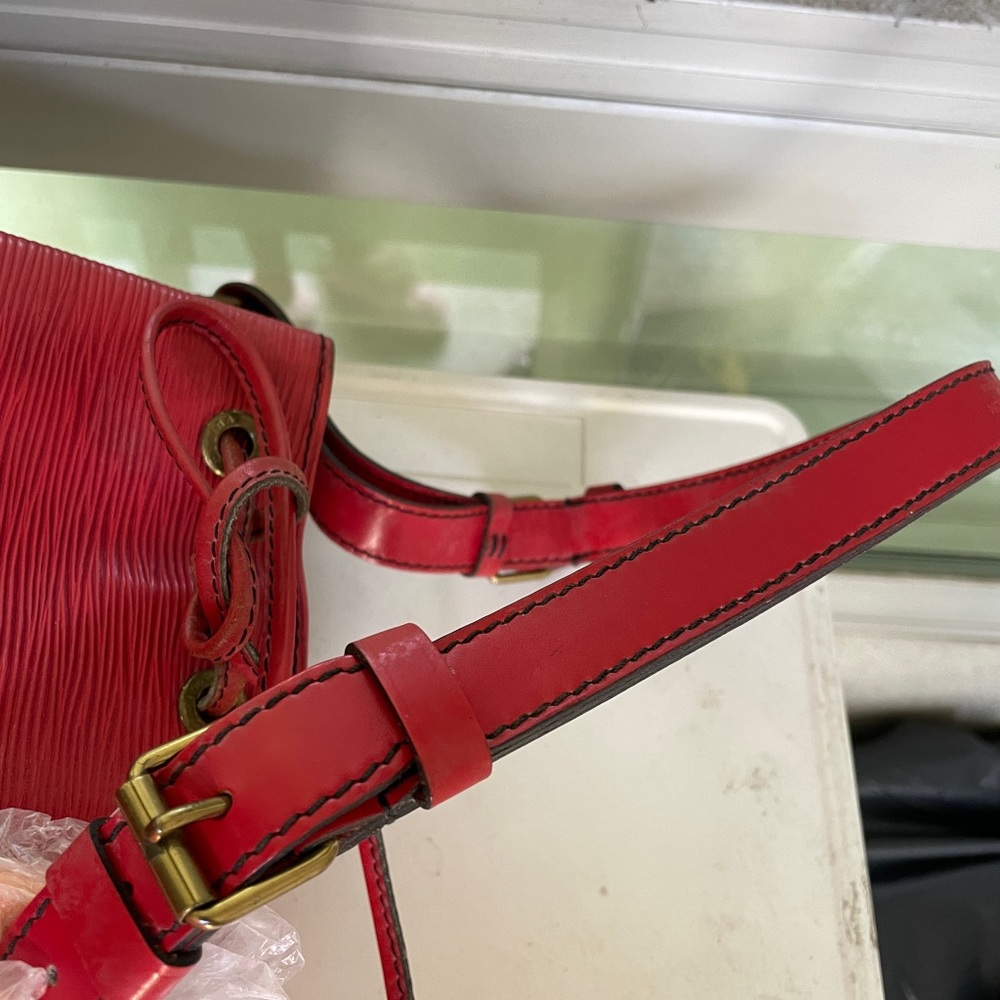Vintage Louis Vuitton Red Epi Petite Noe - Picture 6 of 12